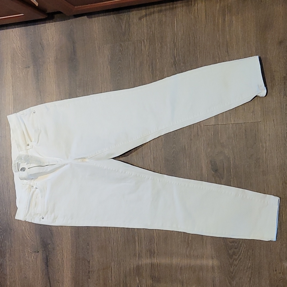 LOFT Size 8 Skinny Ankle White Jeans